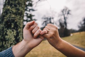 Cum să cultivi relații sănătoase bazate pe încredere și respect