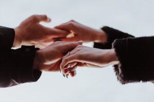 De ce nu mai forțez relațiile: limitele sănătoase ale comunicării